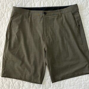 Vuori Aim Shorts Mens 38 Performance Stretch Chino Hybrid 9" Inseam Olive